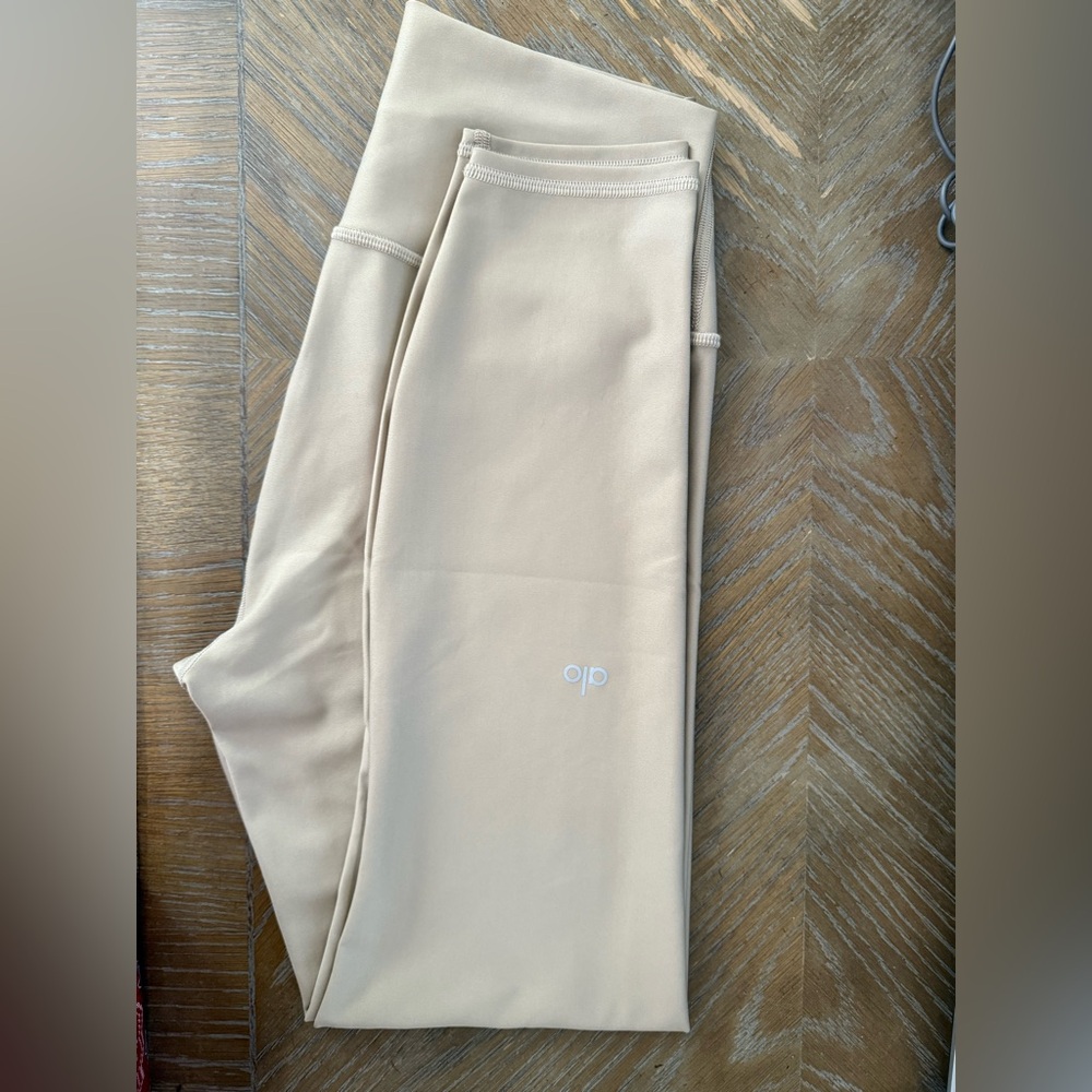 SOLD Alo Yoga Airlift Legging size L Color Gravel New Without Tags. - Picture 2 of 5